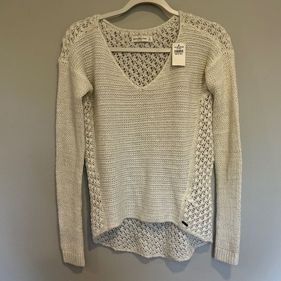 Abercrombie & Fitch Light Gray V-Neck Sweater - Picture 1 of 3